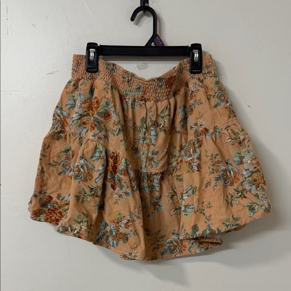 American Eagle Outfitters Dresses & Skirts - American Eagle Outfitters Tan peach  Floral Skirt